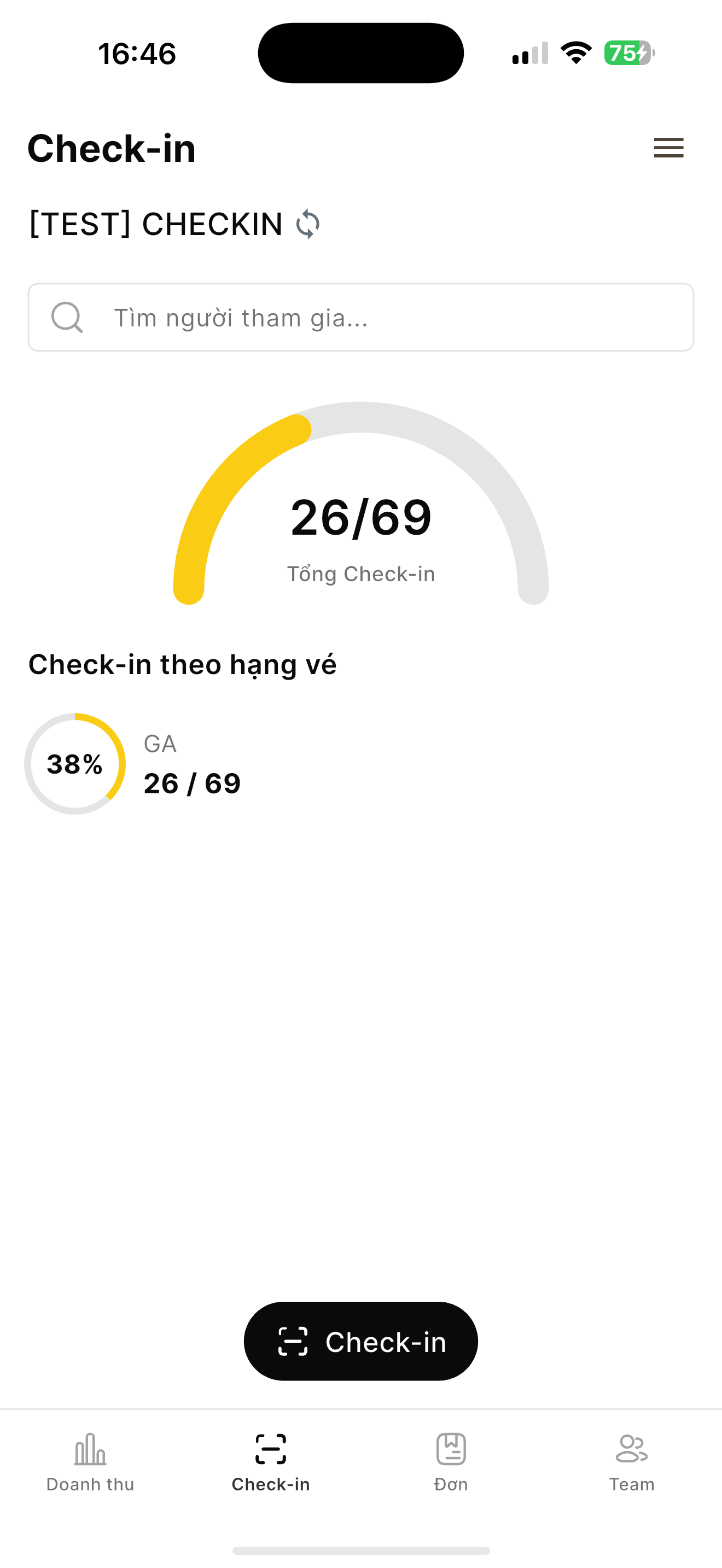 Màn hình check-in chính với camera scanner